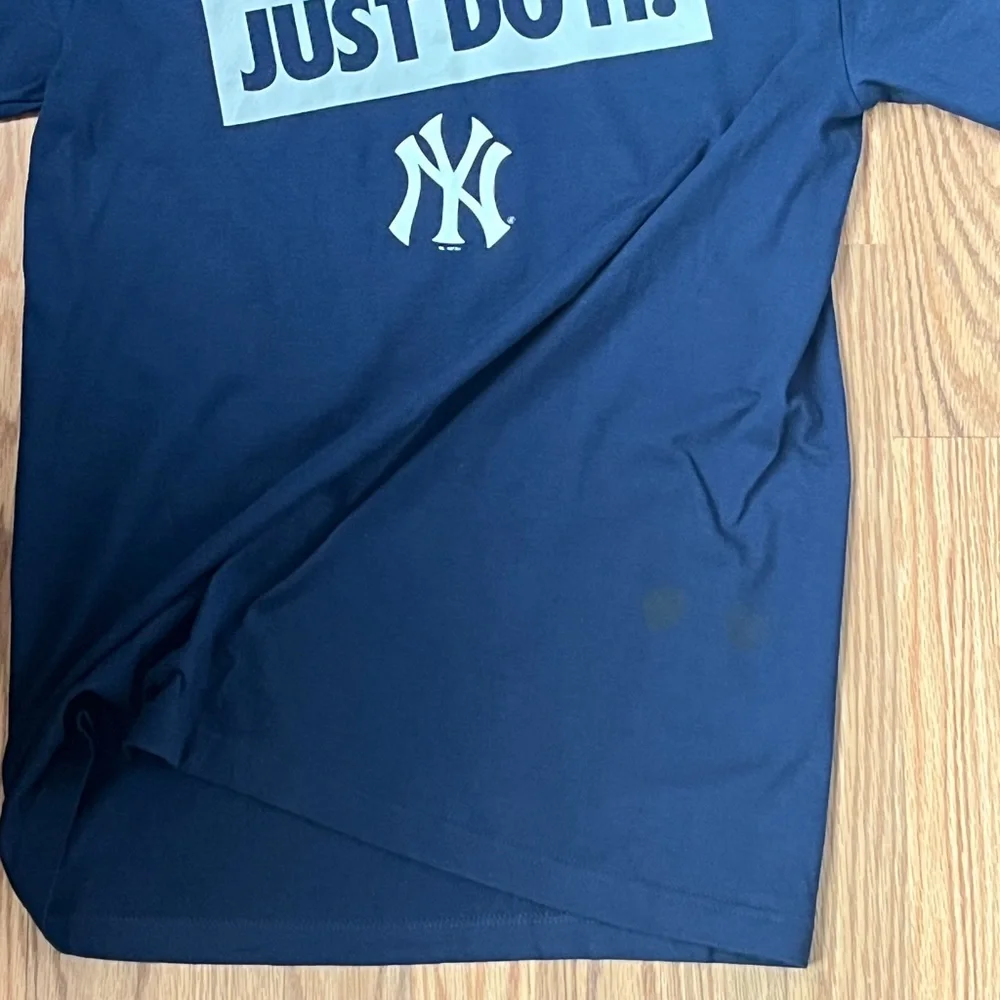 Yankees Nike T-Shirt - Size Small - Regular Fit - Picture 3 of 6